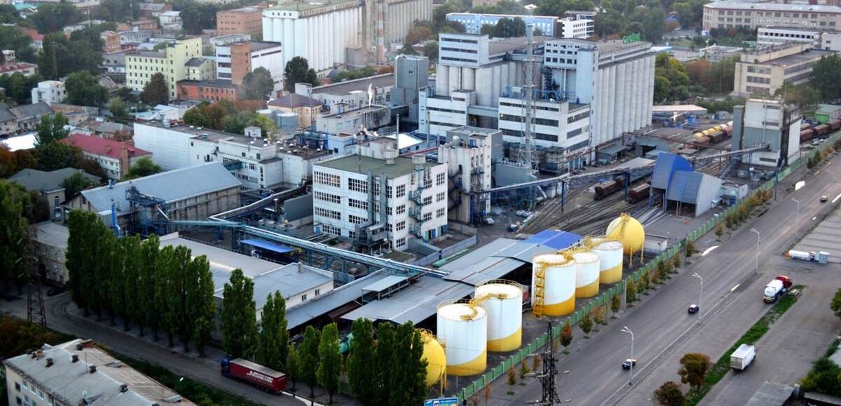 Маслоэкстракционный завод ,американской компании "Бунге".  фото: яндекс.