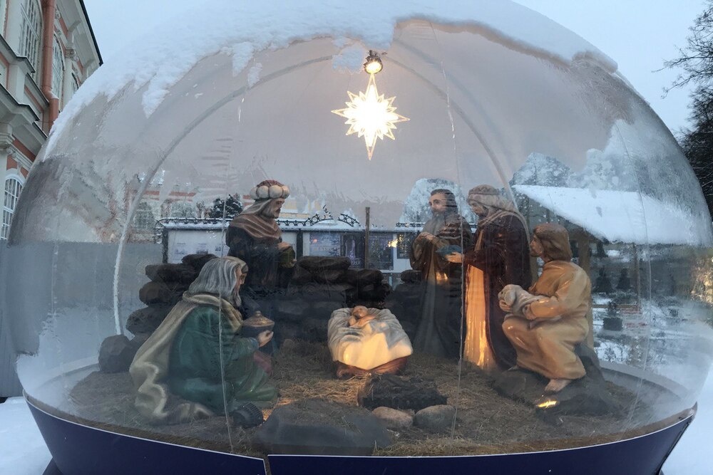    В Александро-Невской лавре установлен Рождественский вертеп. / Фото: Татьяна Тюменева/РГ