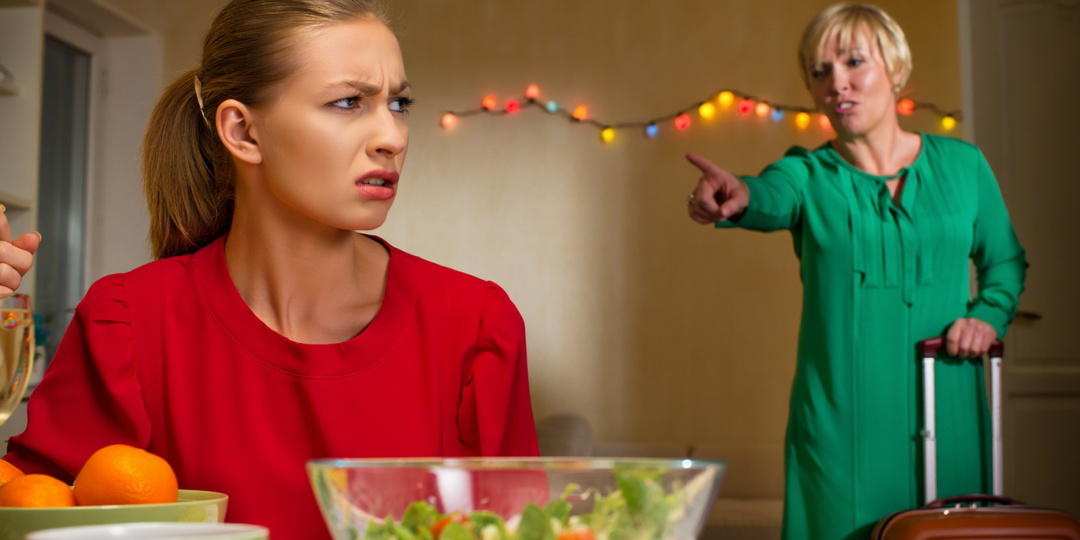 - Где мой крабовый? – Золовка приехала 31 декабря без звонка и отчитала нас, что стол накрыт не для неё