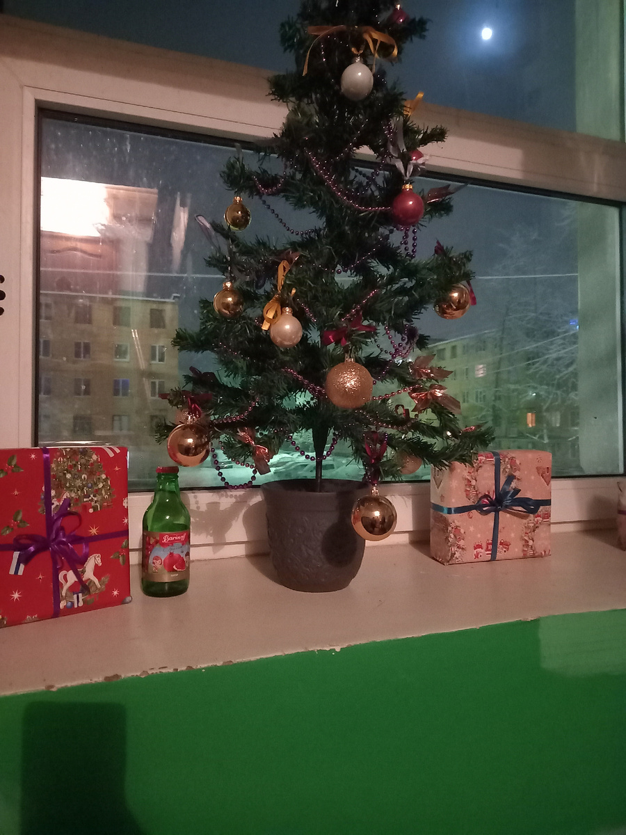 Елочка в подьезде