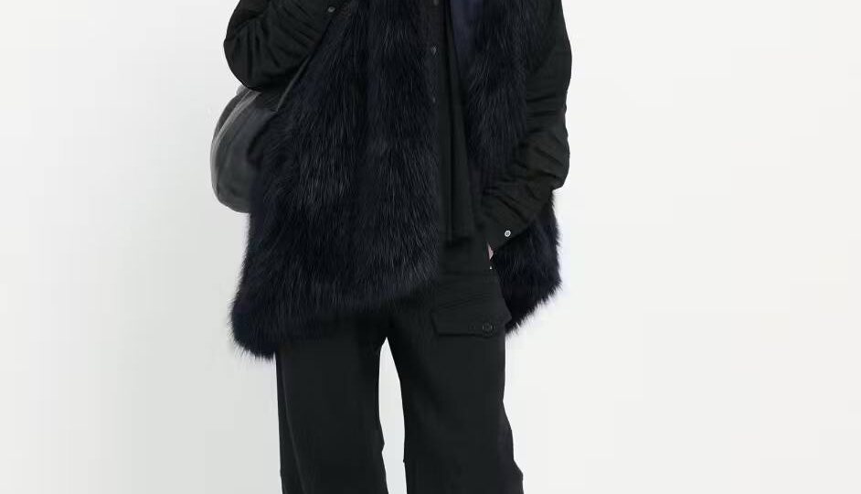 Идеальное дополнение к вашим образам — двусторонний жилет от HIGH