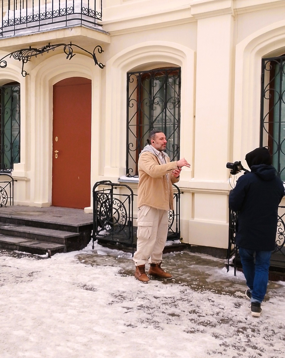 Встретить на улице ведущего любимой программы - это тоже счастье. 