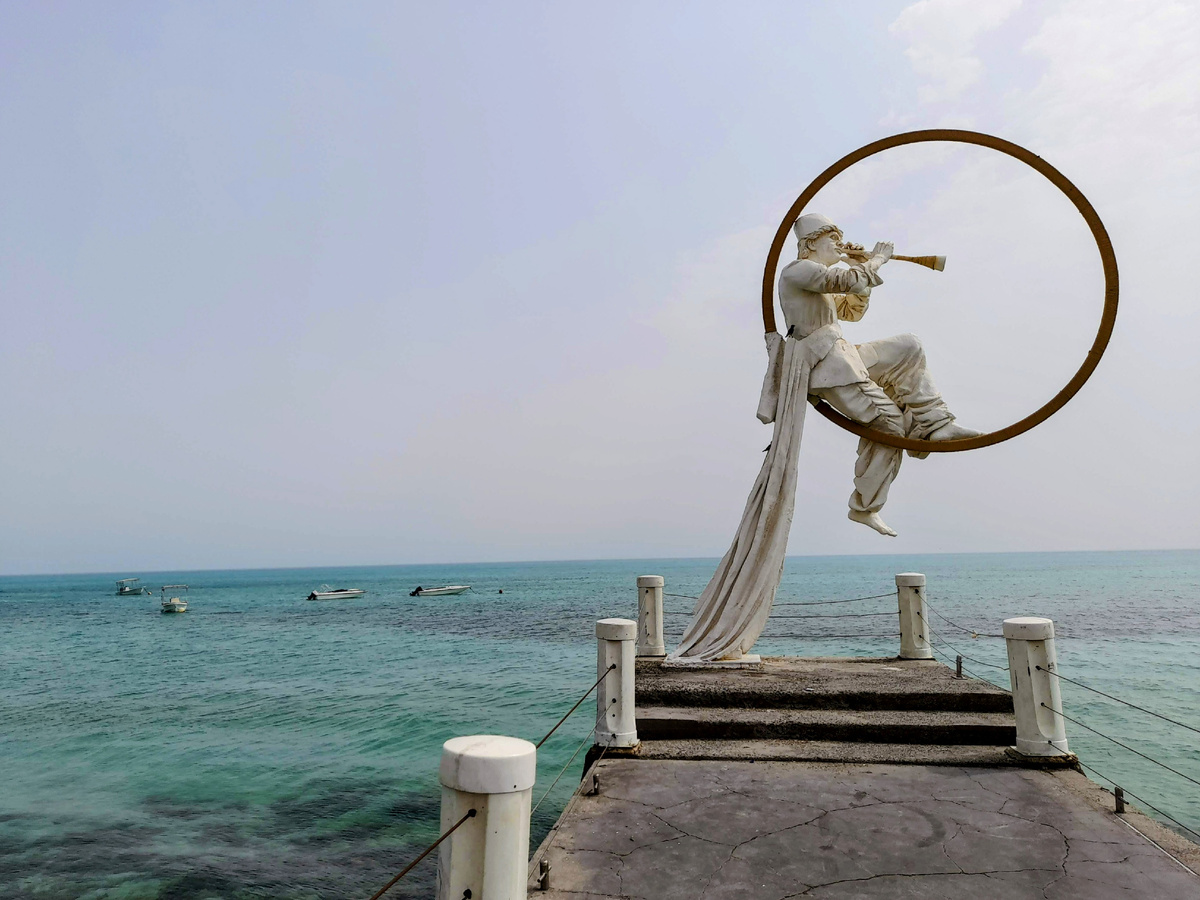 Статуя на острове Киш