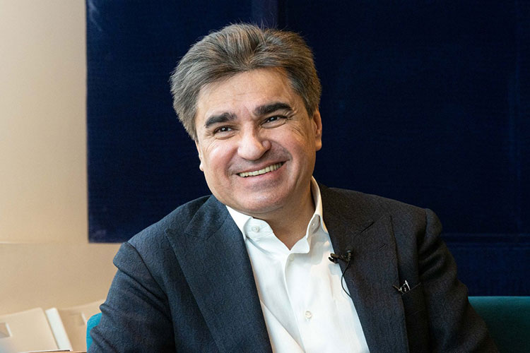 Кто создал Ozon? История не про миллиардера из гаража, а про систему, которая пережила три эпохи