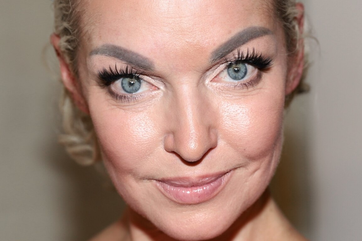     Анастасия Волочкова в бикини сделала первый шпагат на мальдивском пляже в 2026-м году