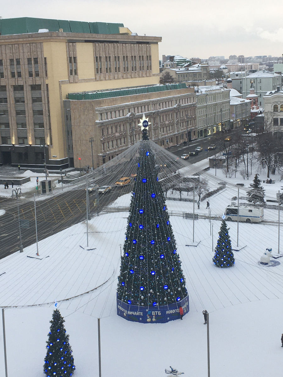 Вид с крыши ЦДМ на Лубянскую площадь