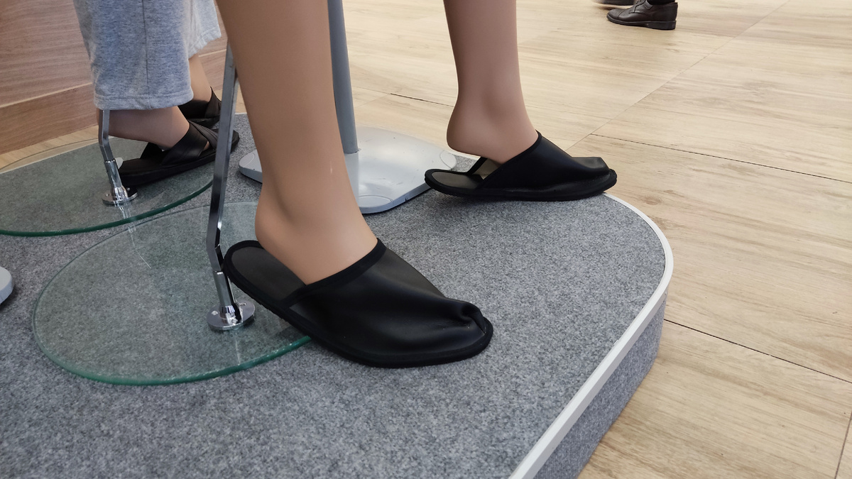 Меняя туфли на домашние тапочки - не забудьте, что это не для всех