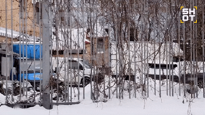    Машины наняты, наряды из квартиры все вывезены. Но ключей Лурье ещё не дают. ТГ-канал SHOT