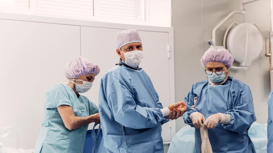     Новосибирские хирурги спасли девушку с синдромом Щелкунчика vk.com/НМИЦ им. ак. Е.Н. Мешалкина Минздрава России