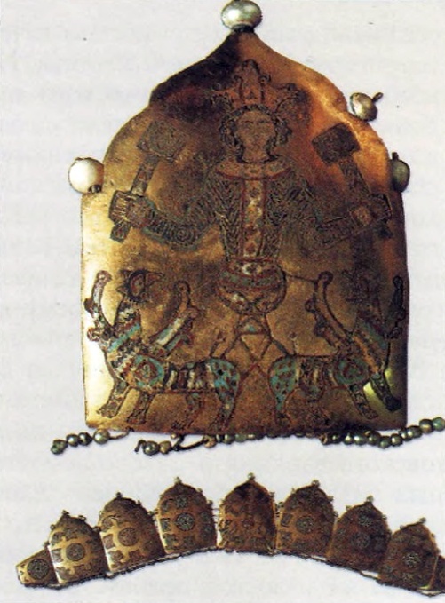   Диадема: полет Александра Македонского на небо. XII в. Киев. Исторический музей. Золото, перегородчатая эмаль. / Фото: из архива журнала "Родина"