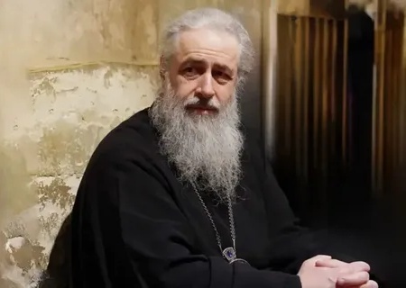    Митрополиту Арсению назначили принудительную госпитализацию в клинике, из которой его ранее вывозили на суд с высоким давлением