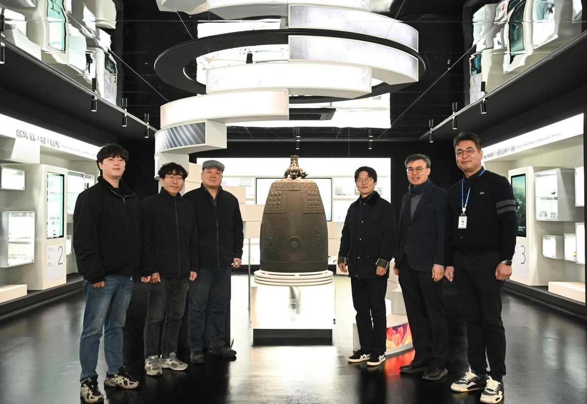 Исследовательская группа Корейского института материаловедения, проводившая данное исследование (слева направо): Исследователь Чан Чжи Ун , старший исследователь Ким Чжэ Иль, главный исследователь Ким Чон Гук, старший исследователь Квон Ду Ён, главный исследователь Мун Сон Мо, главный исследователь Чан Ён Чжун [Предоставлено Корейским институтом материаловедения] 