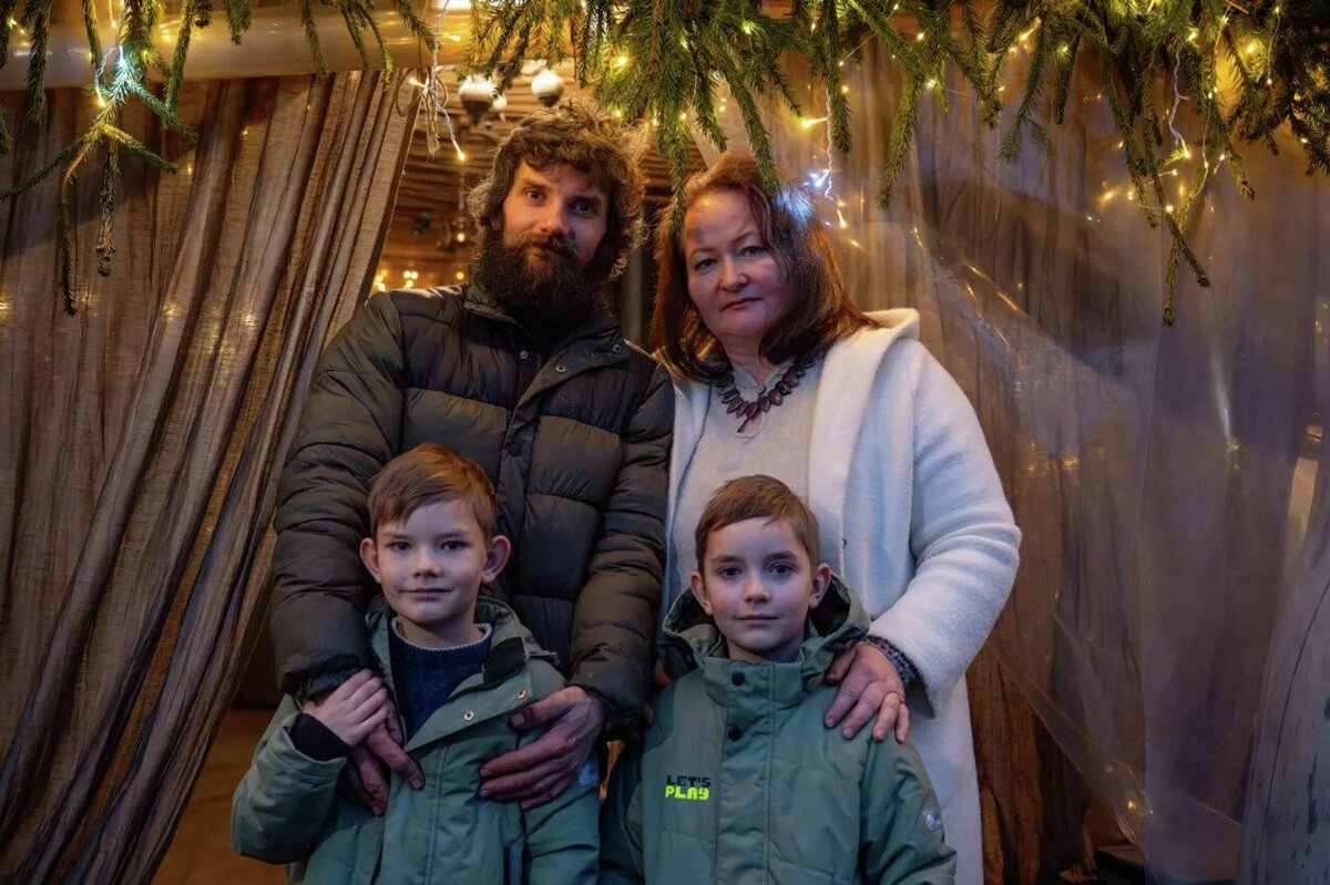 Аксана и Андрей Остроух с детьми
© Sputnik / Дмитрий Марков