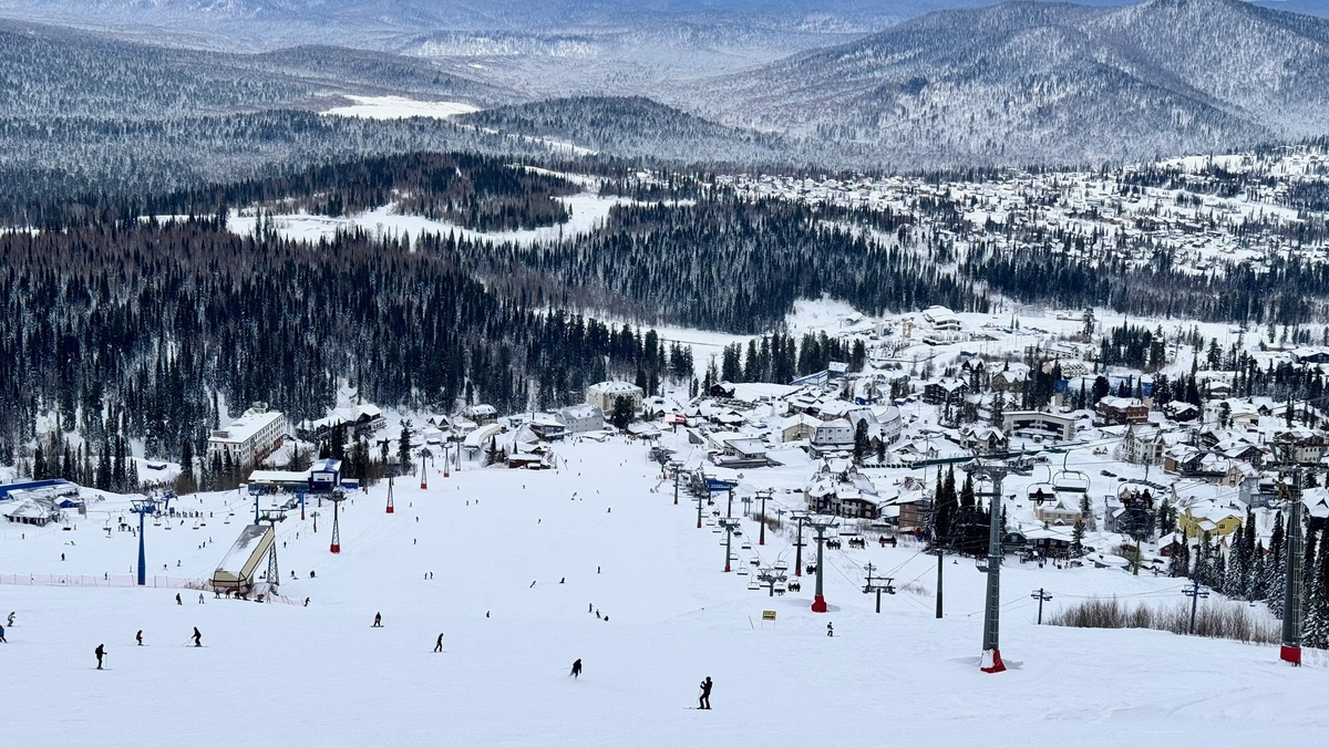 Вид на п.Шерегеш со склона ( сектор А)