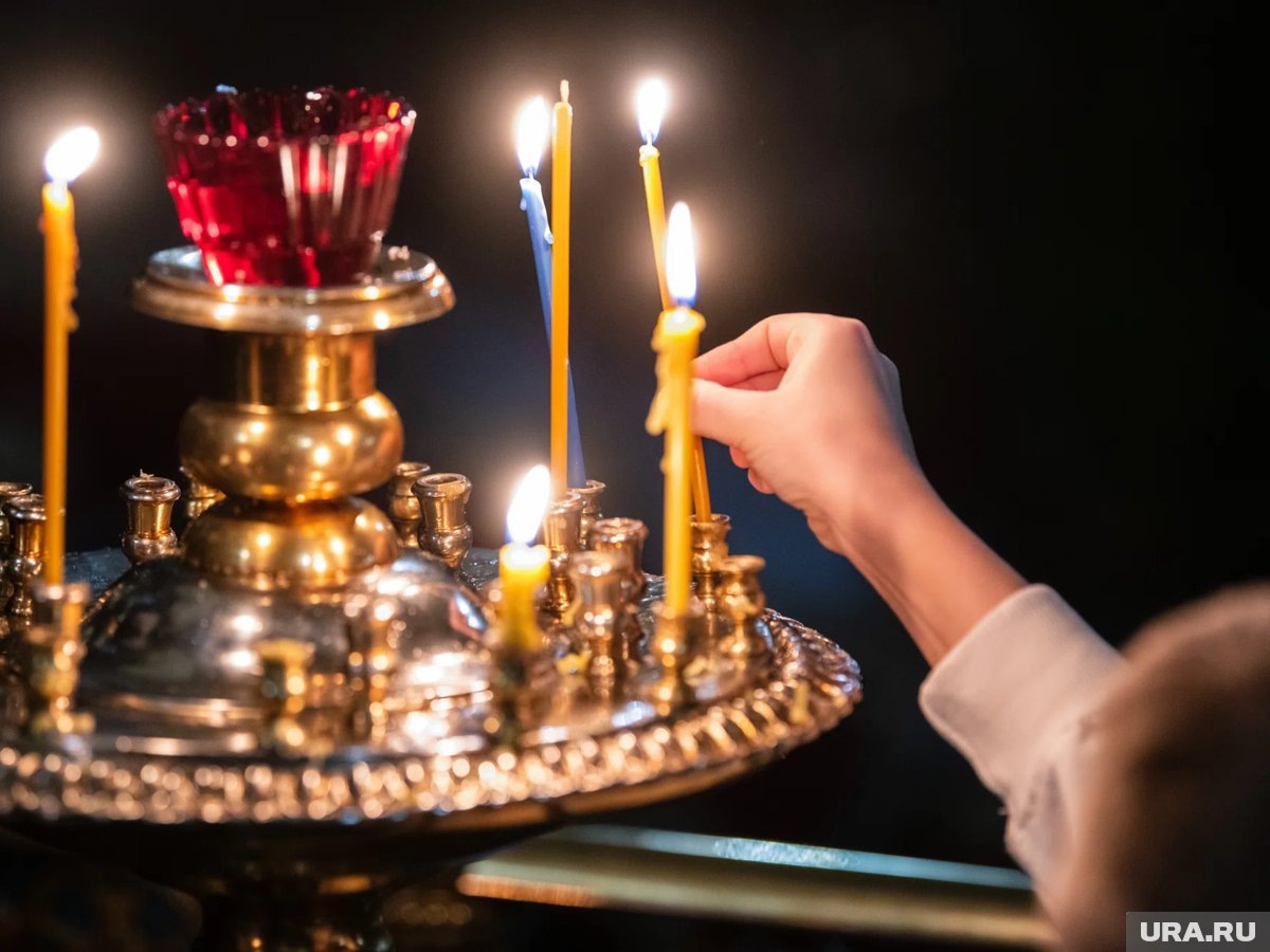     Спасатели ХМАО посоветовали жителям соблюдать осторожность при зажжении свечей в храмах на Рождество