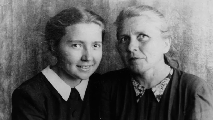 Искра Бабич с матерью