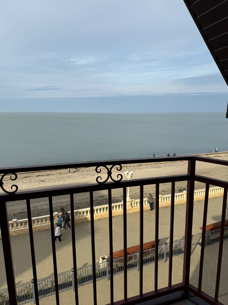 Фото автора канала! Утренний вид на море с балкона 