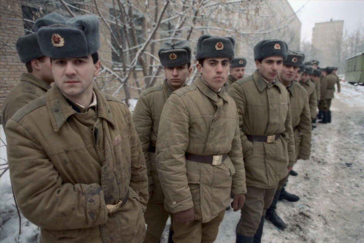 Стройбат в бушлатах...