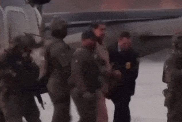    Мадуро с женой доставлены в Федеральный суд Нью-Йорка. Видео: ТГ-канал "Царьград ТВ"