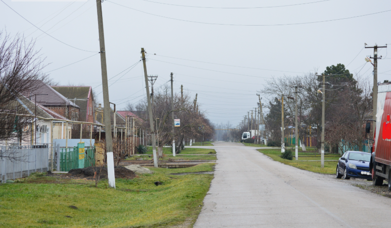 Фото автора. 05.01.2026. Станица. Улица освободившиеся от снега.