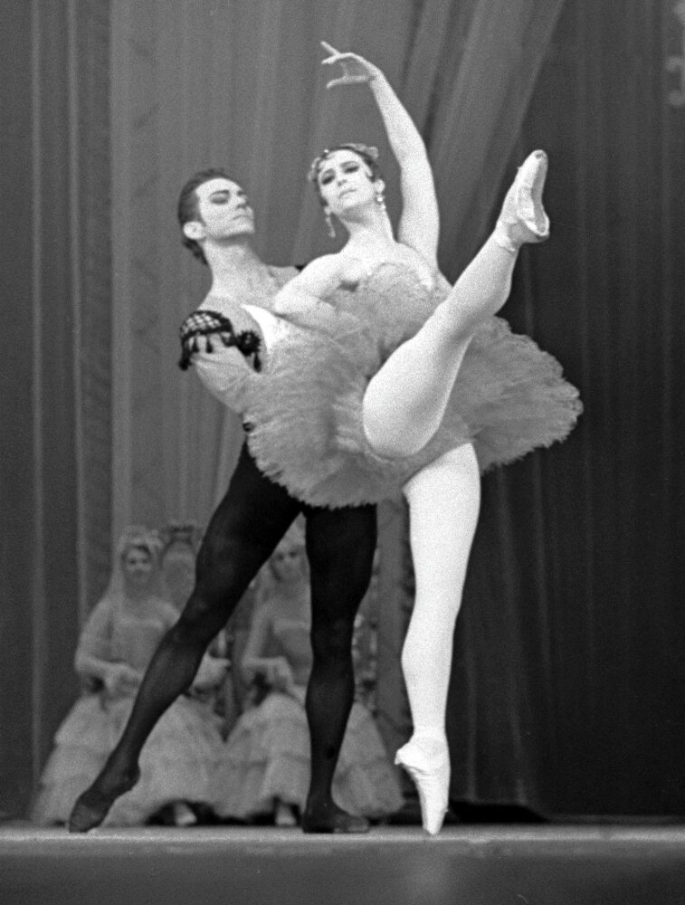    Солисты балета ГАБТ СССР Майя Плисецкая и Марис Лиепа в сцене из балета Людвига Минкуса «Дон-Кихот». Фото: РИА Новости/ Александр Макаров