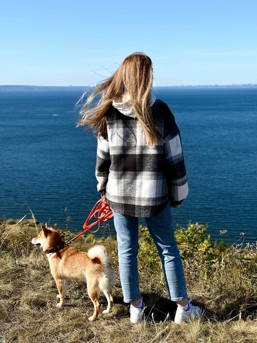 Тут Луна линяет :) Поэтому не такая пушистая)