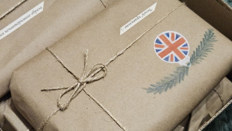 Заказала мужу необычный подарок - сувениры из разных стран. Разбираем, что было в нашей коробочке