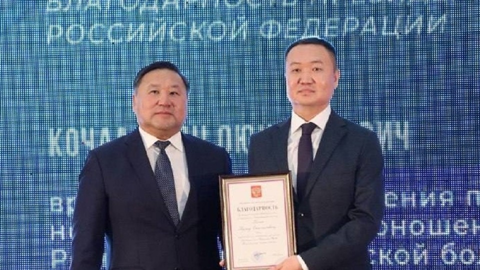 Врача из Тувы Буяна Кочаа наградили благодарностью Президента России