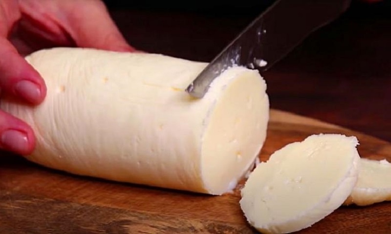 Вкус детства за 15 минут: как сделать натуральное домашнее сливочное масло из сметаны