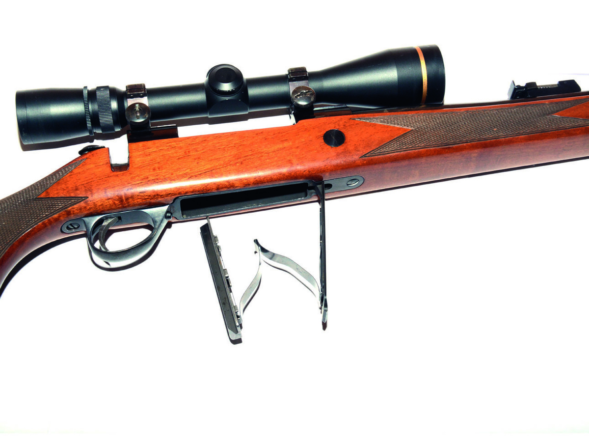     Устройство магазина напоминает конструкцию «Маузера 98К» — надежную и проверенную временем. Фото: Сергей СМОЛНИН