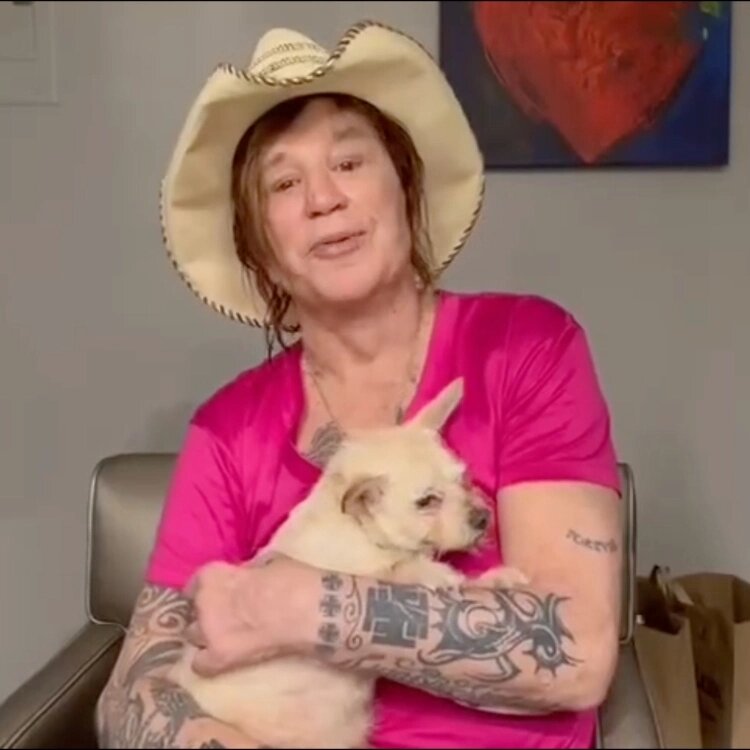 ФОТО: Instagram Микки Рурка (запрещенная в России соцсеть; принадлежит компании Meta, признанной экстремистской организацией и запрещенной в РФ)📷
