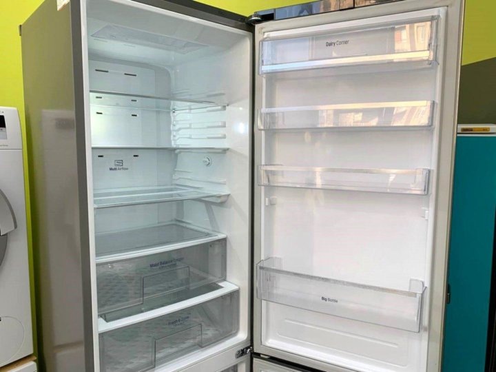 Бытовой холодильник с системой No Frost