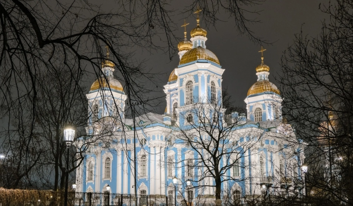     Николо-Богоялвенский Морской собор получил к празднику Рождества новую соверемнную подсветку. Источник: rg.ru Автор фото: Пресс-служба Смольного