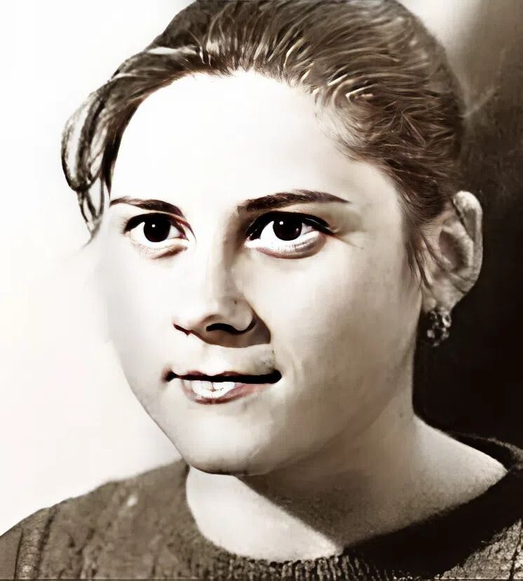    Анна Невская в подростковые годы: период выбора между языками и сценой.