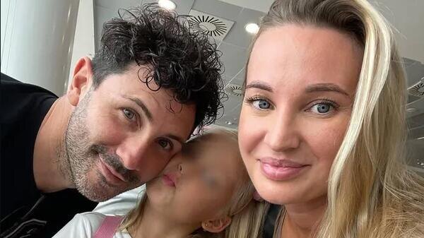 Мужу умершей после подтяжки ягодиц блогерши выставили незаконные требования