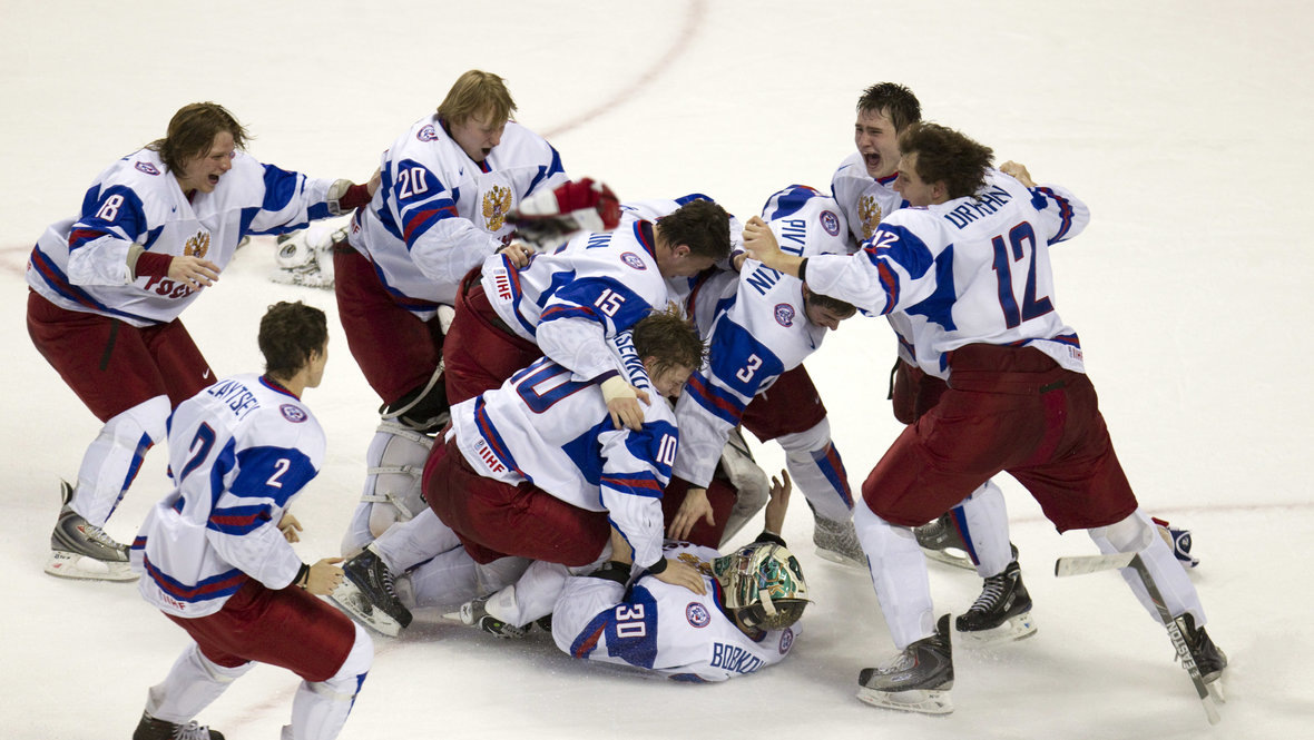    Хоккеисты сборной России празднуют победу в финале МЧМ-2011. Global Look Press