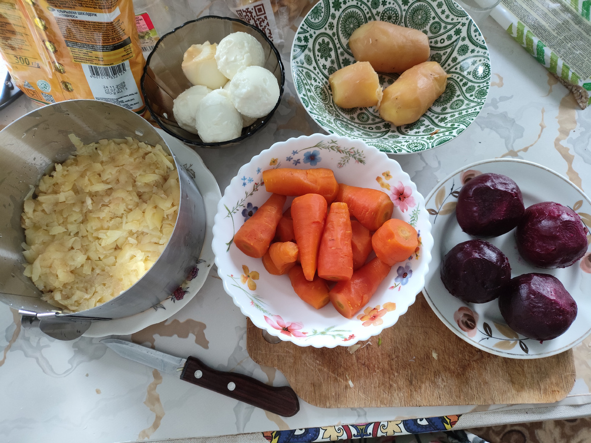 Шубу уже начала собирать