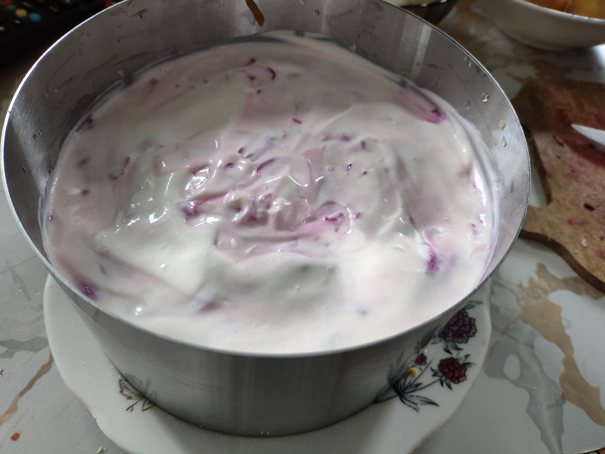 Где-то около 6-7 см высотой получилась, нам хватит ))