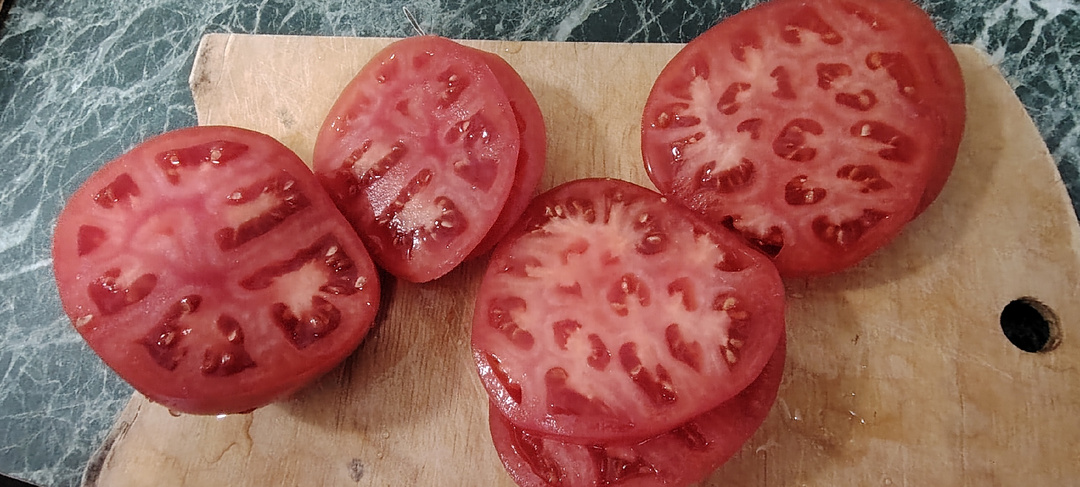 Пробую ежевичное вино. Пинк чемпион из супермаркета.