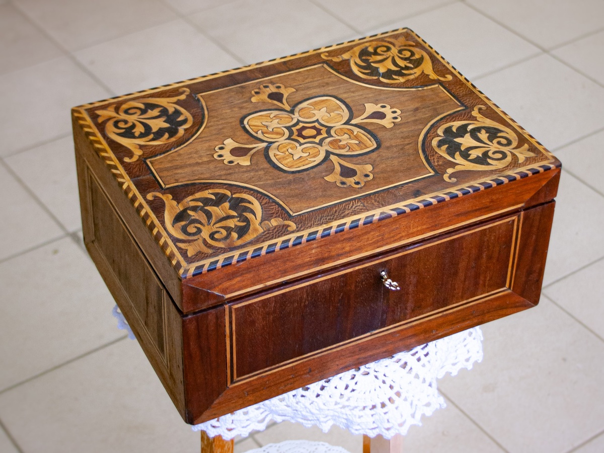 Шкатулка конца 19 - начала 20 века после реставрации