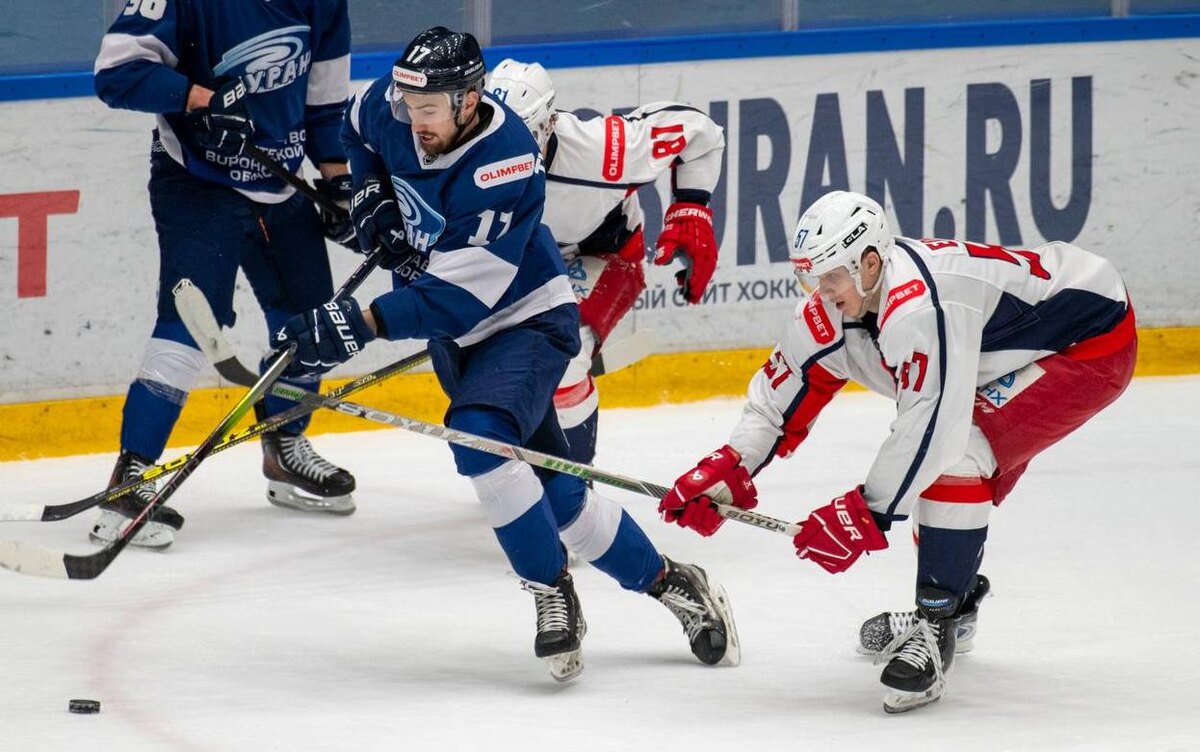    Хоккейная «Ижсталь» крупно победила в первом матче года