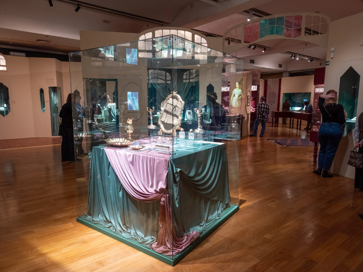 Выставка «Очарование красоты. Из истории ювелирных украшений в России» в Государственном историческом музее.