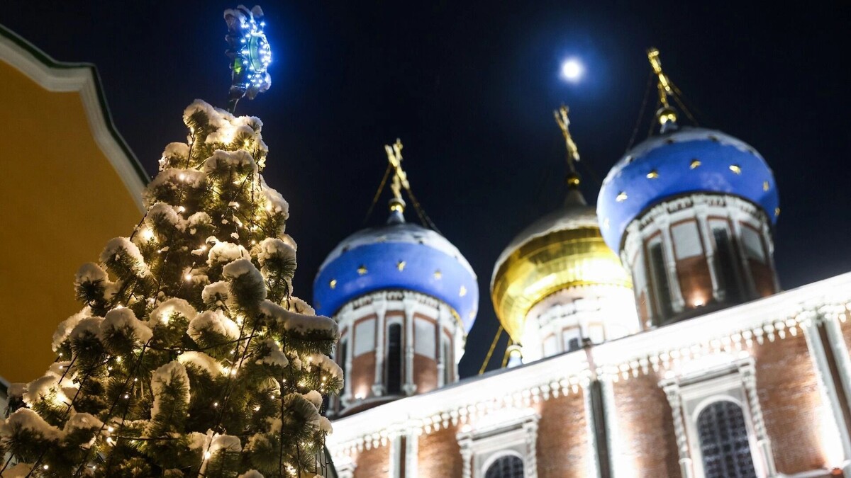 Григорианский календарь более точен, но Русская церковь живет по юлианскому календарю. Фото: Александр Рюмин/ТАСС