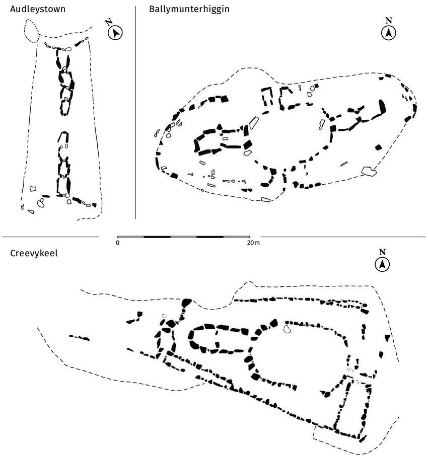 Разновидности придворных гробниц: с двумя двориками, с центральным двориком и двумя погребальными галереями, с одним овальным двориком - самая типичная.