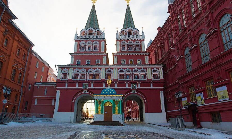 Как пройти на Красную площадь без давки: 3 секретных маршрута от метро 2026