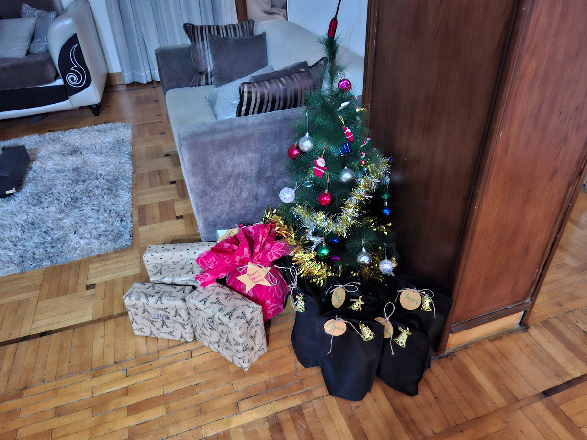 Подарки под елкой 1 января