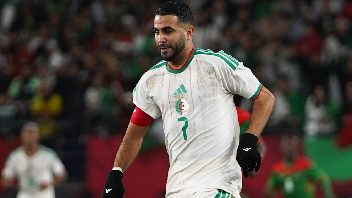    Футболист сборной Алжира Рияд Марез. Фото: REUTERS