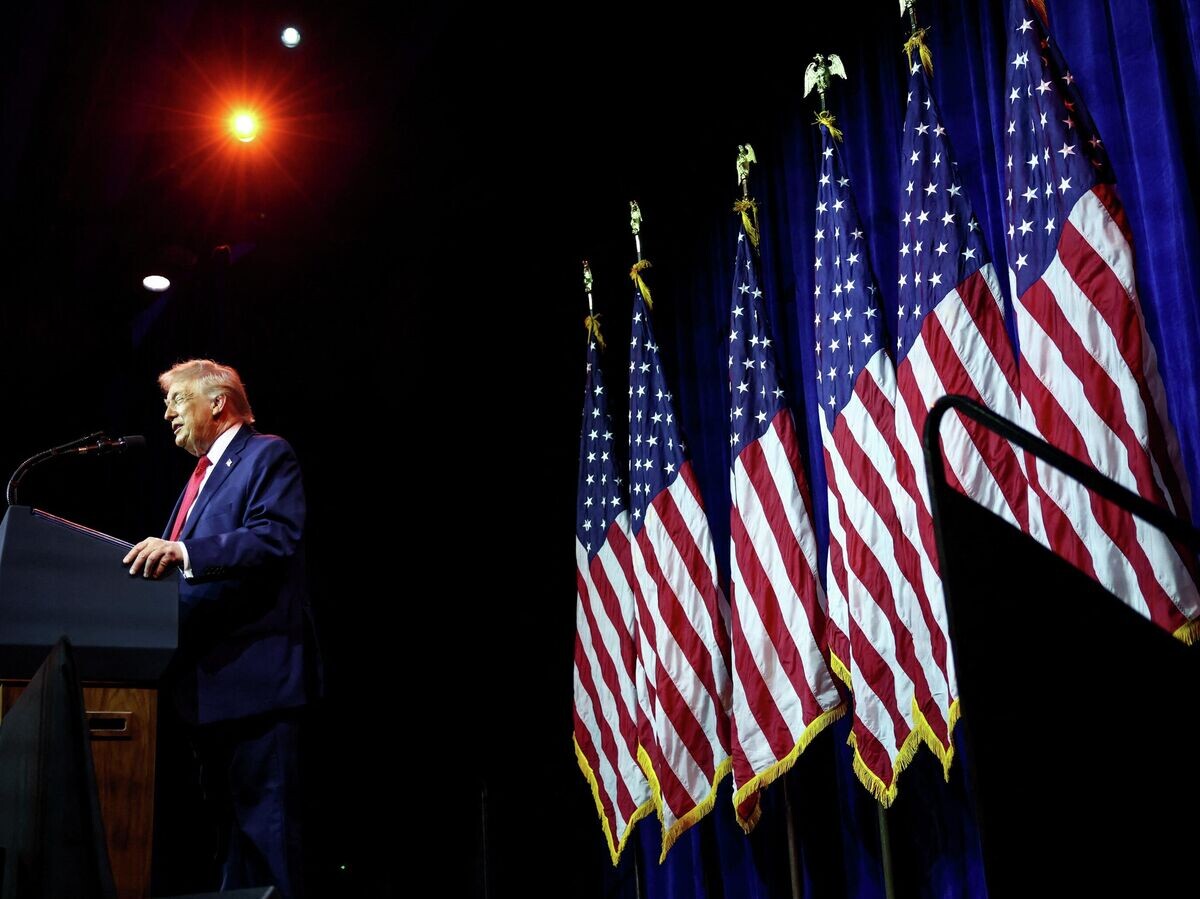    Президент США Дональд Трамп выступает перед законодателями-республиканцами из палаты представителей США в Трамп-Кеннеди-центре в Вашингтоне | © REUTERS / Kevin Lamarque