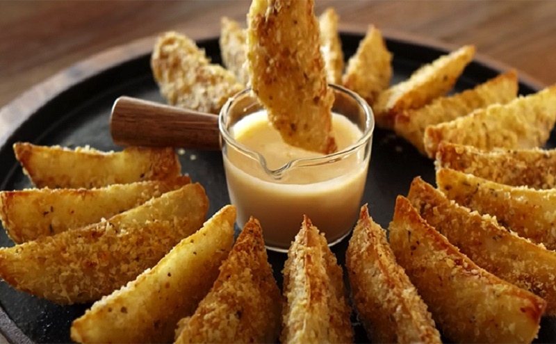 Картофель, который захочется готовить снова и снова: простой рецепт домашнего хрустящего картофеля с ароматом чеснока