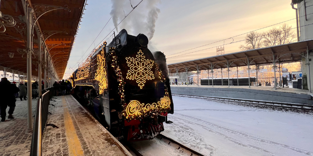 Поезд Деда Мороза 2026 в Петергофе. Как это все выглядит в реальности?